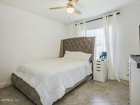 3rd image of 429 CAMBRIDGE Lane