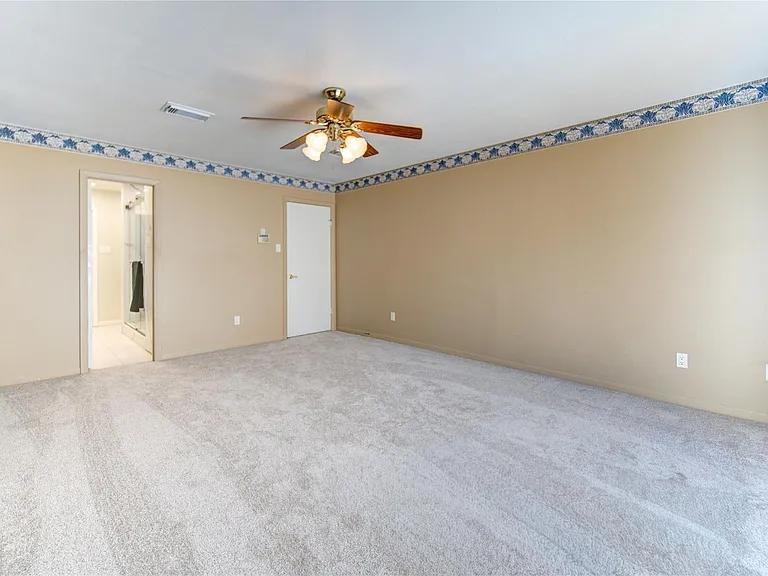 1927 Ash Meadow Dr — Photo 32