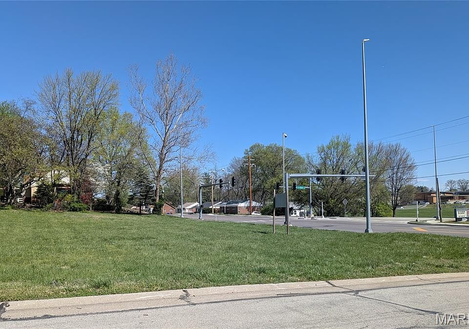2nd image of 1411 N Florissant Rd