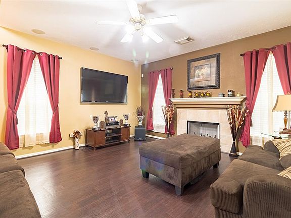 3rd image of 8215 Blackcherry Ln