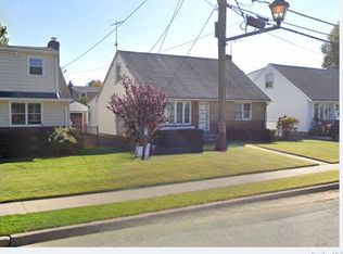 23 Park Cir, Mineola, NY 11501