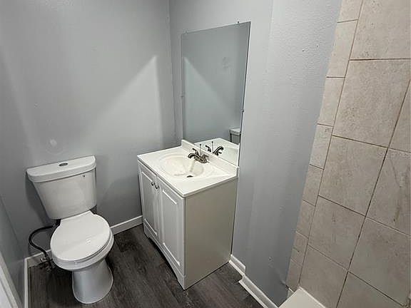 5th image of 621 E Myrtle St