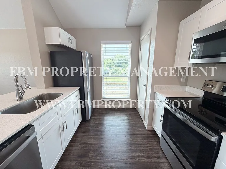 1203 N Clay St #521 — Photo 7