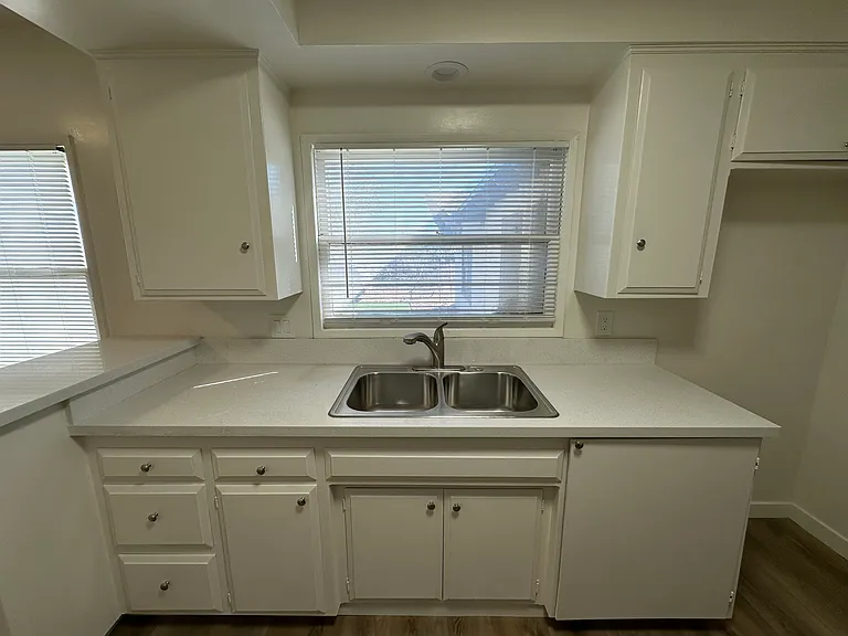 14330 Bon View Ave — Photo 10