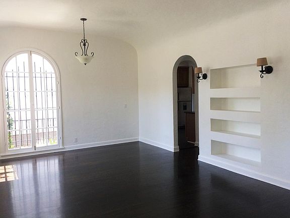 living room/dining area