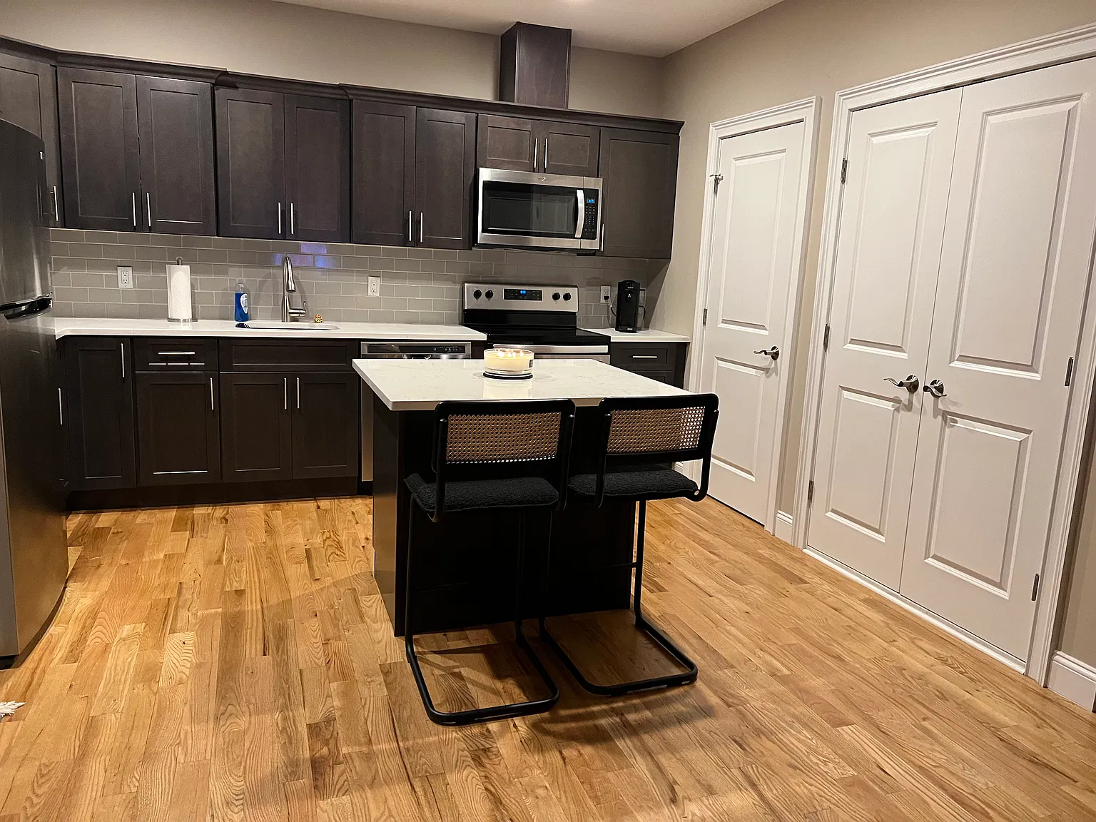 1 bed, 825 sqft, $2,700 — Photo 2