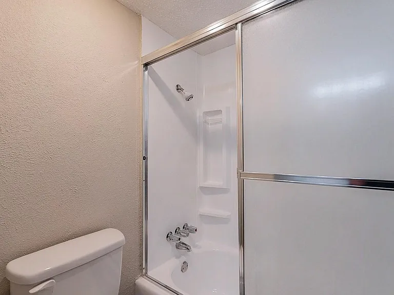 2112 Cedarcrest Dr — Photo 9