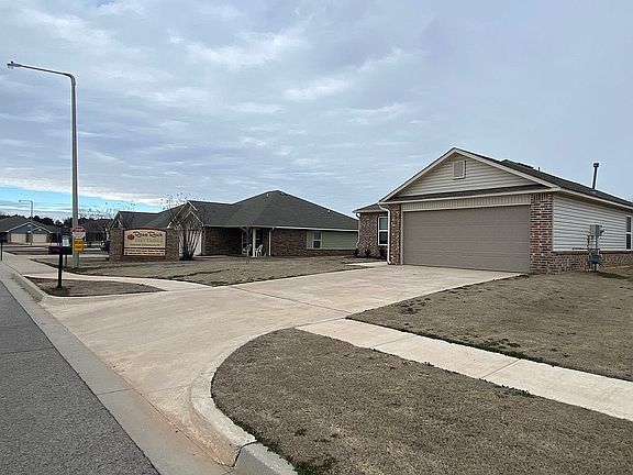 3rd image of 912 Rose Rock Ln