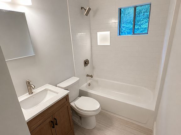 4th image of 45 Edwin Pl NW