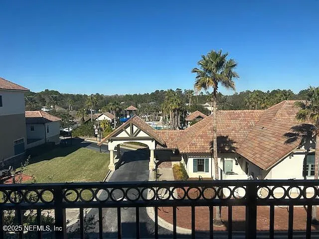 3 bed, 2.5 bath, 2450 sqft, $3,500 — Photo 3
