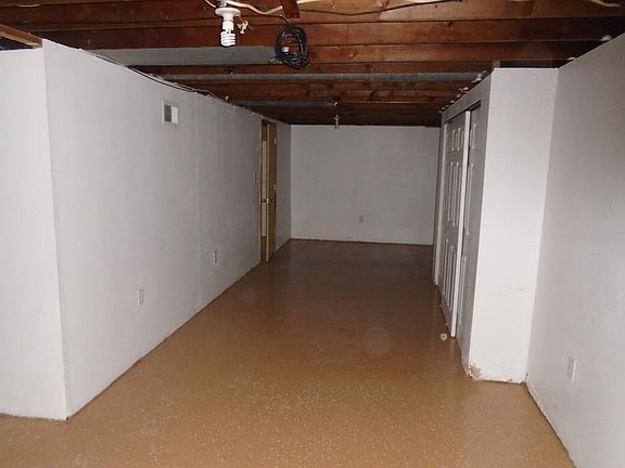 4th image of 10310 Ross Cir
