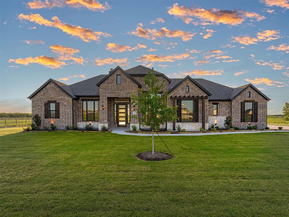 1st image of 2108 Charters Cir