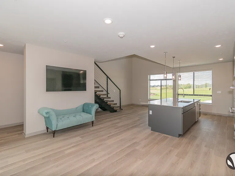 Chateau at Yankee Hill Apartments — Photo 23