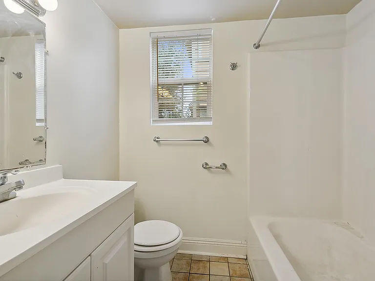 319 S Lopez St #H — Photo 5