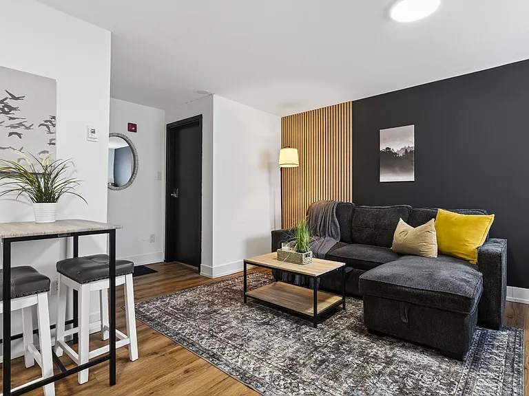 610 King St E #1 — Photo 2