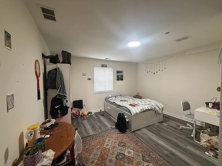 Newly Renovated Temple Apartment — Photo 14