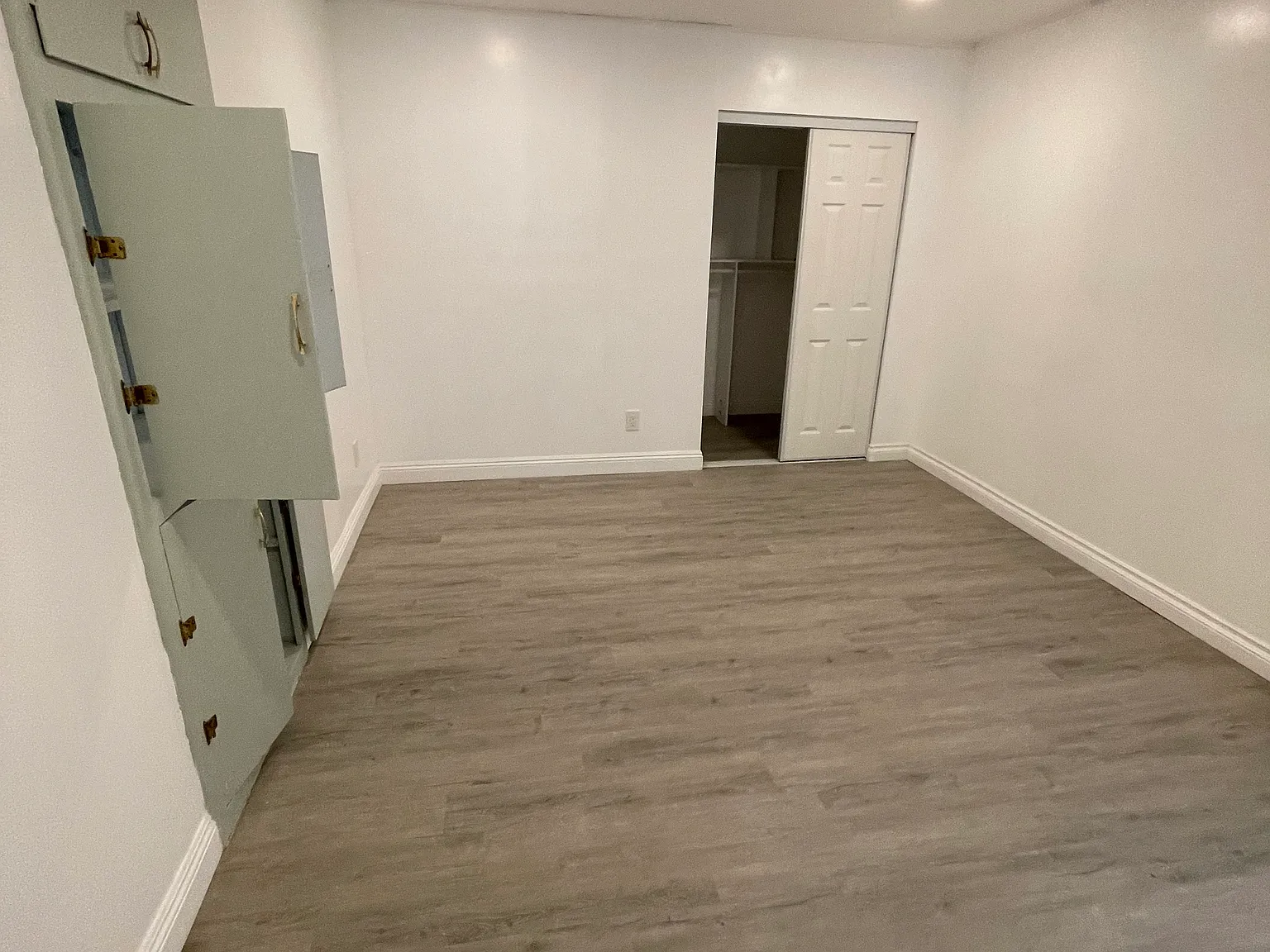 3 bed, 1100 sqft, $3,795 — Photo 4
