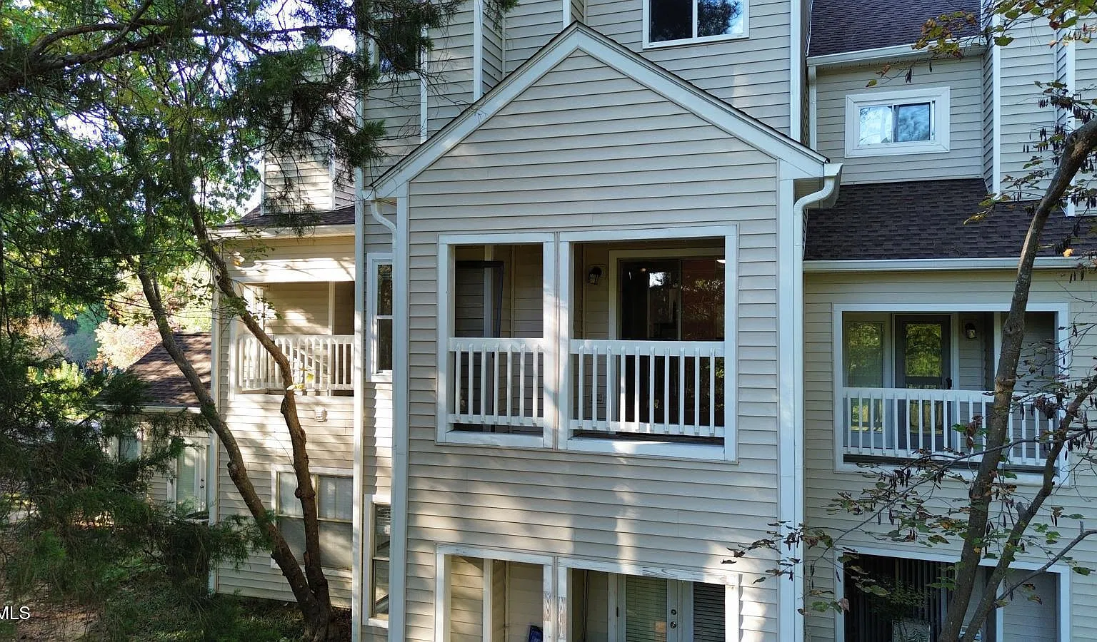 2 bed, 2.5 bath, $1,500 — Photo 4