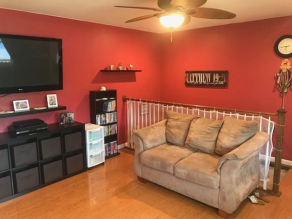 5th image of 902 W Taylor Ln
