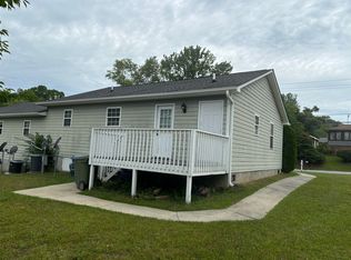 620 1st Ave W #A, Hendersonville, NC 28739