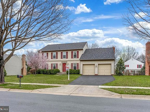 4th image of 18 Hollyberry Ct