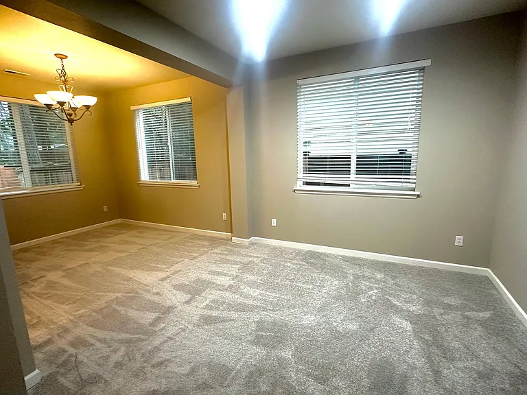 4315 Freemont St NE — Photo 6