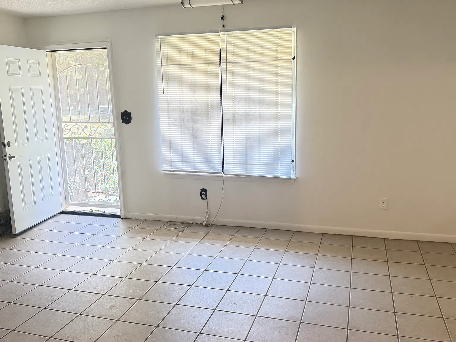 2 bed, 1.5 bath, $1,200 — Photo 2