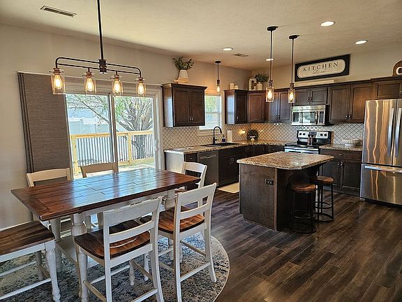 4th image of 621 Quail Hollow Dr
