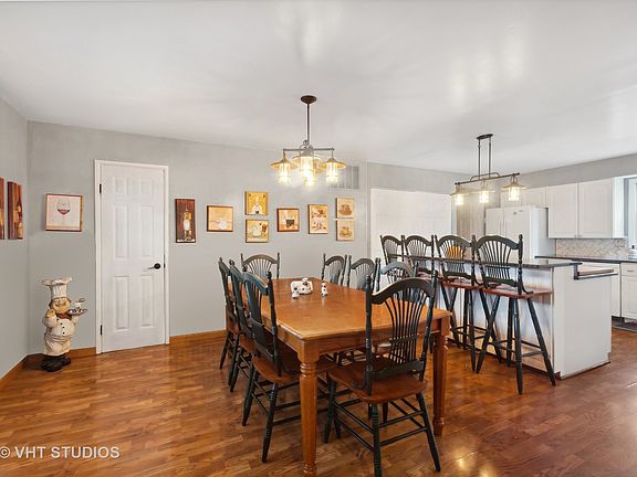 3rd image of 3433 Woodridge Dr