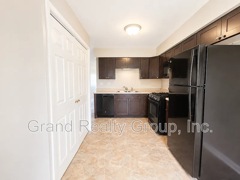 2 bed, 1.0 bath, $1,600 — Photo 4