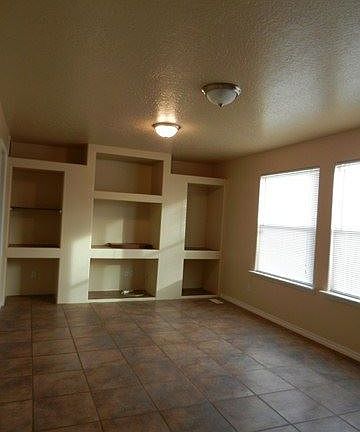 3rd image of 5015 Ormsby Ave