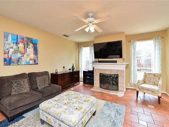 3rd image of 2904 Saint Vincent Dr