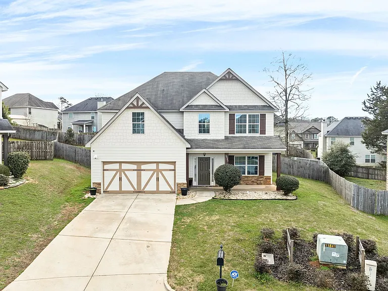 2904 Ashley Ln — Photo 1