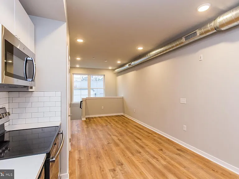 2543 N Front St #2 — Photo 4