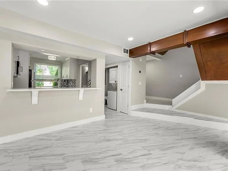 1009 Riverbend Club Dr SE — Photo 12