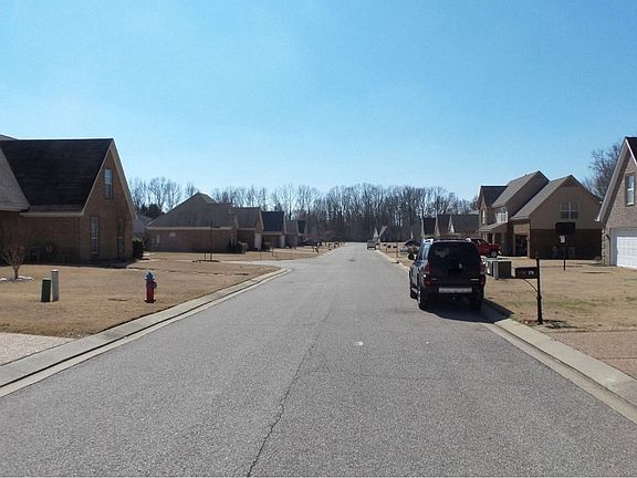 5th image of 160 Cameron Dr