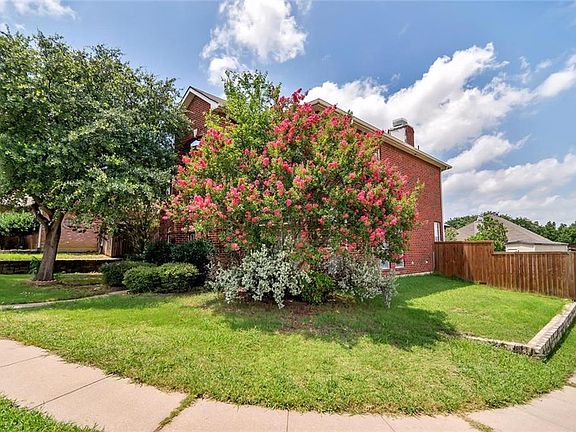 2nd image of 1737 Blackstone Dr