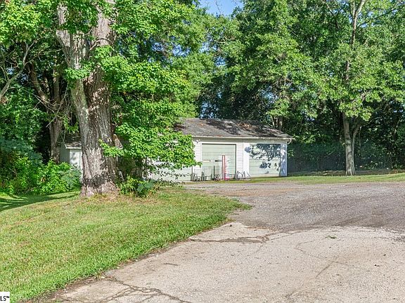 5th image of 663 Arlington Rd
