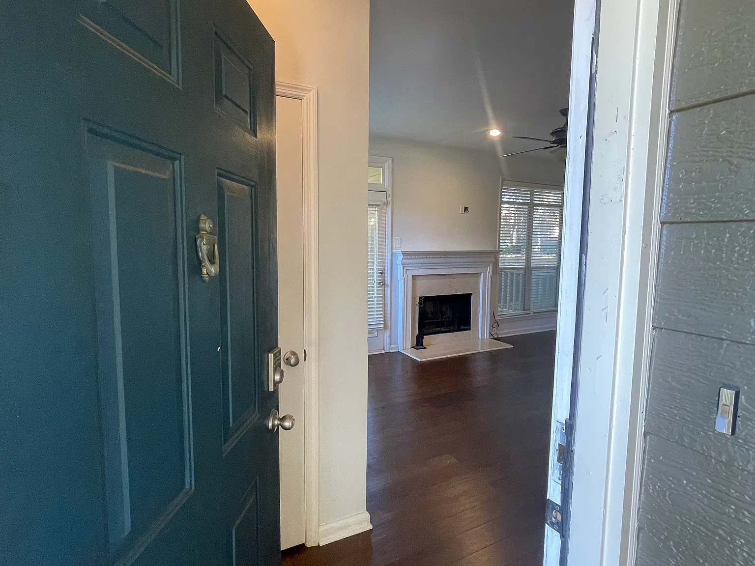 2 bed, 1070 sqft, $1,995 — Photo 3