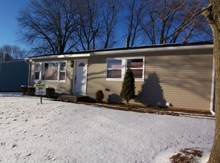 108 Pueblo Rd, Carpentersville, IL 60110