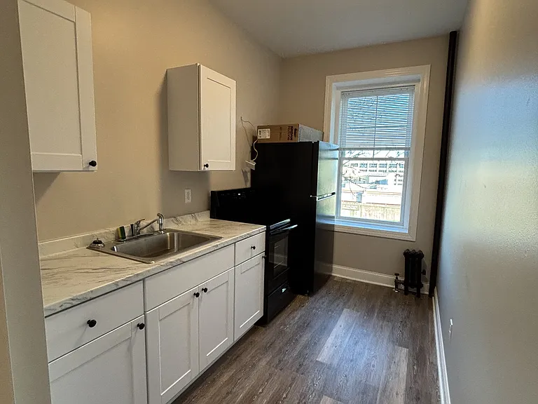 421 W 3rd St #101 — Photo 3