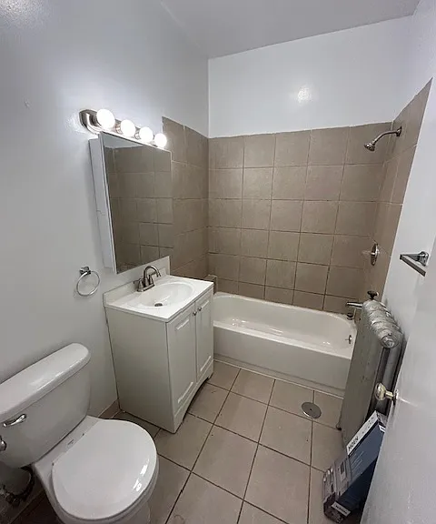 1154 W Lunt Ave #306 — Photo 5