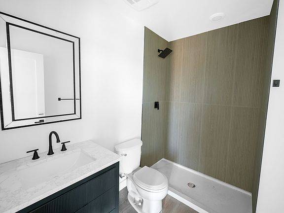 5th image of 2325 Comstock St #6