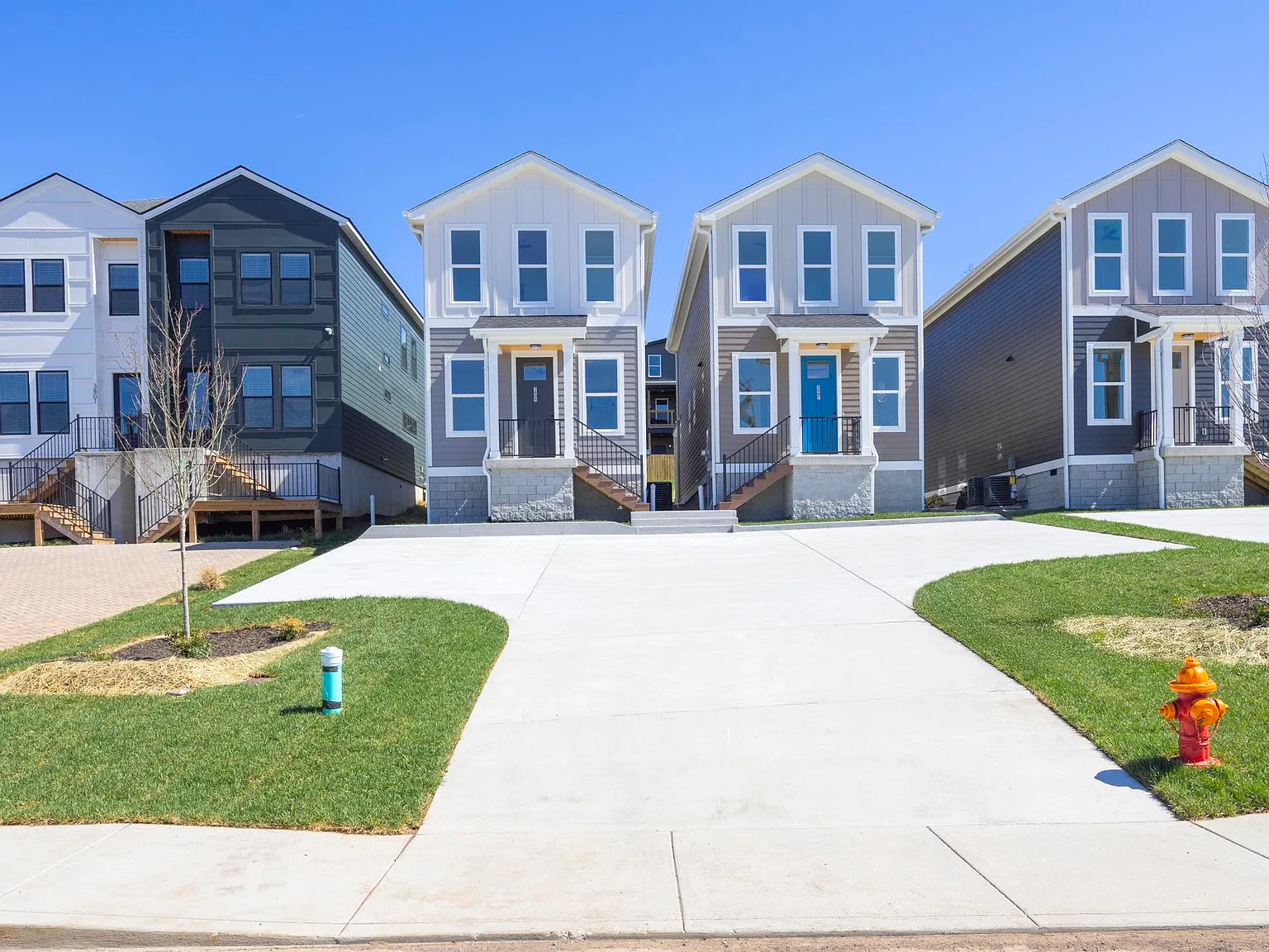 4 bed, $2,895 — Photo 2