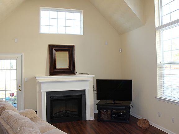 2nd image of 202 Kinde Cir
