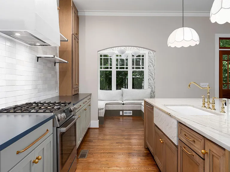 218 Hawthorn St — Photo 12