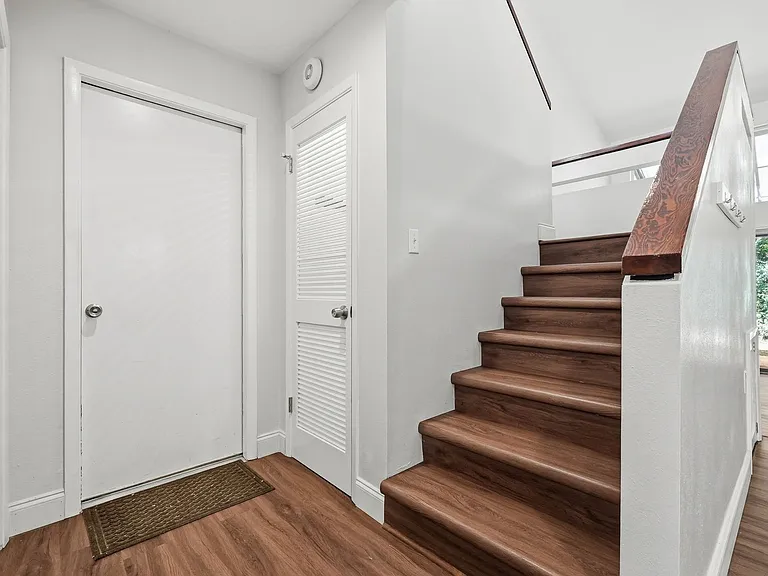 114 Gleneagles Dr — Photo 8