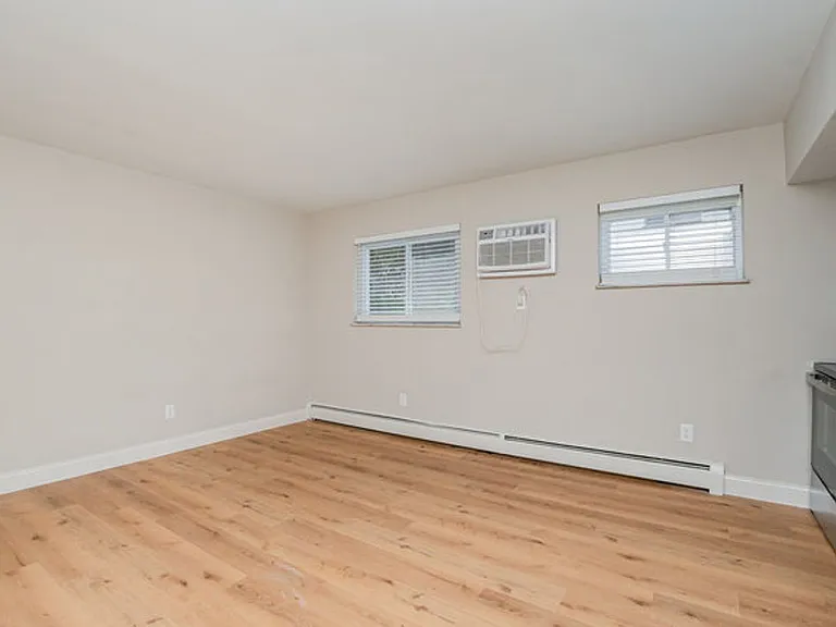 Twin Terrace Apartments — Photo 7