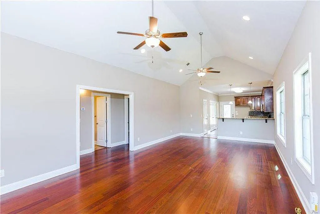 3 bed, 1367 sqft, $2,250 — Photo 3