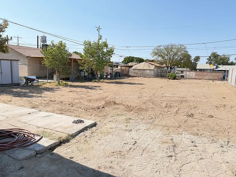 244 E Spring St — Photo 4